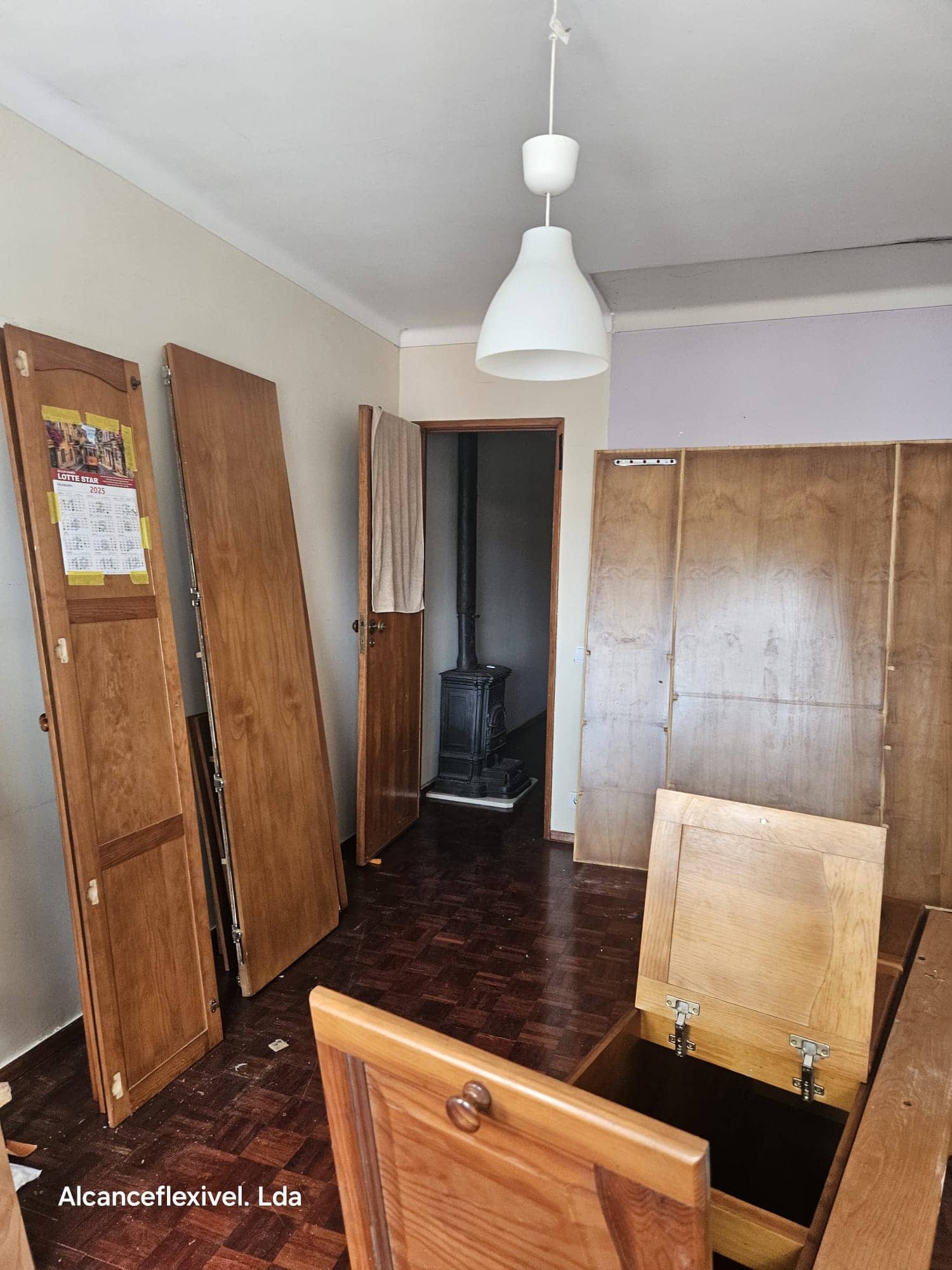 Antes: Sala antiga → ambiente premium